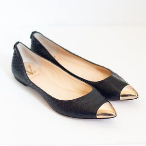 VINCE CAMUTO VI carrie snake skin gold flats